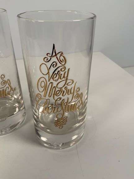 4 Clear Glasses with Gold ‘A Very Merry Christmas’ Design