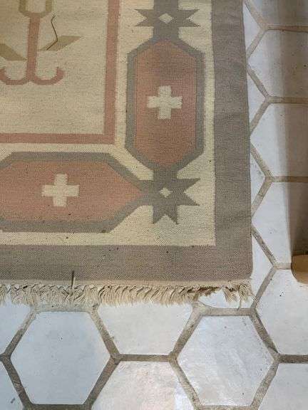 Flatweave Area Rug With Geometric and Floral Motif