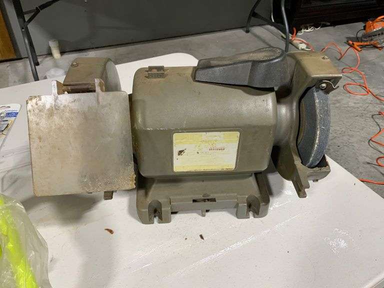 Craftsman Bench Grinder With Dual Grinding Wheels
