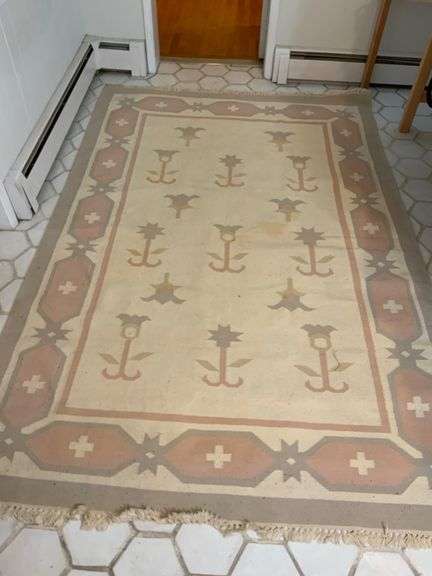 Flatweave Area Rug With Geometric and Floral Motif