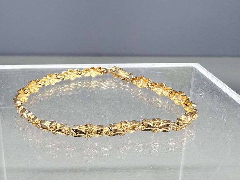 14k Gold Flower Bracelet, 7 Inches, 5.81g