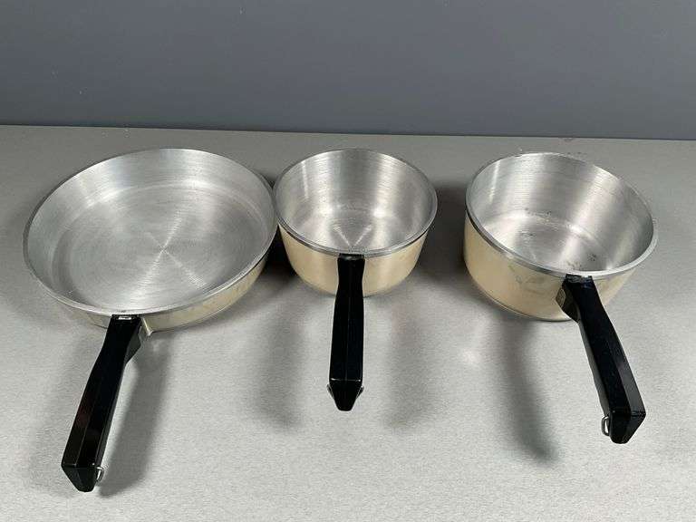 Club Aluminum Cookware Set with Frying Pan and Two Sauce Pots