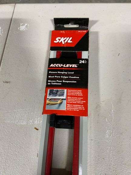 Skil Accu-Level 24-Inch Picture Hanging Level