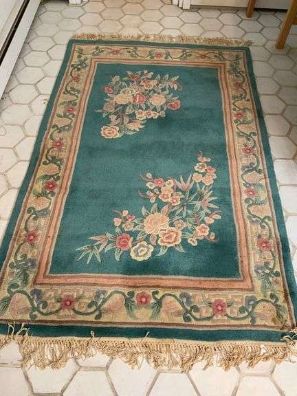 Floral Design Area Rug With Fringe