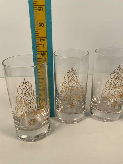 4 Clear Glasses with Gold ‘A Very Merry Christmas’ Design