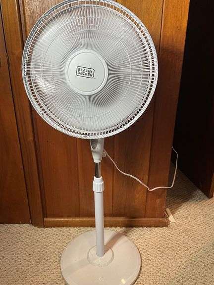 Black+Decker Stand Fan with Remote Control