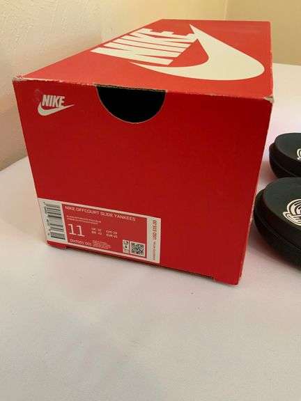 Nike New York Yankees Offcourt Slides, Size 11, New in Original Box