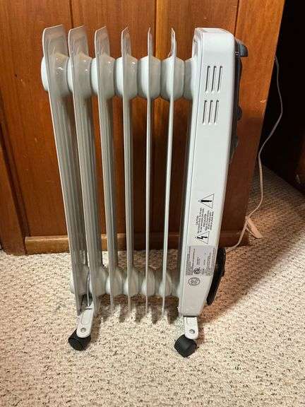 Pelonis Oil-Filled Radiator Space Heater with Adjustable Thermostat
