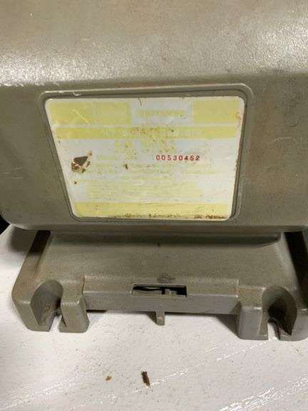 Craftsman Bench Grinder With Dual Grinding Wheels
