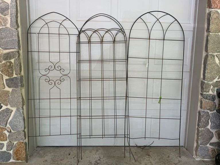 4 Arched Metal Yard Art with 3 Different Designs