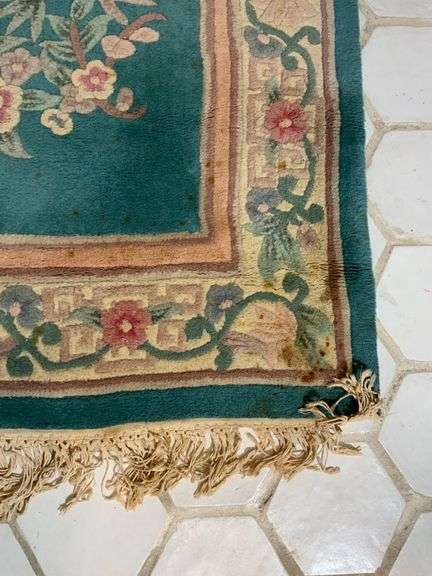 Floral Design Area Rug With Fringe