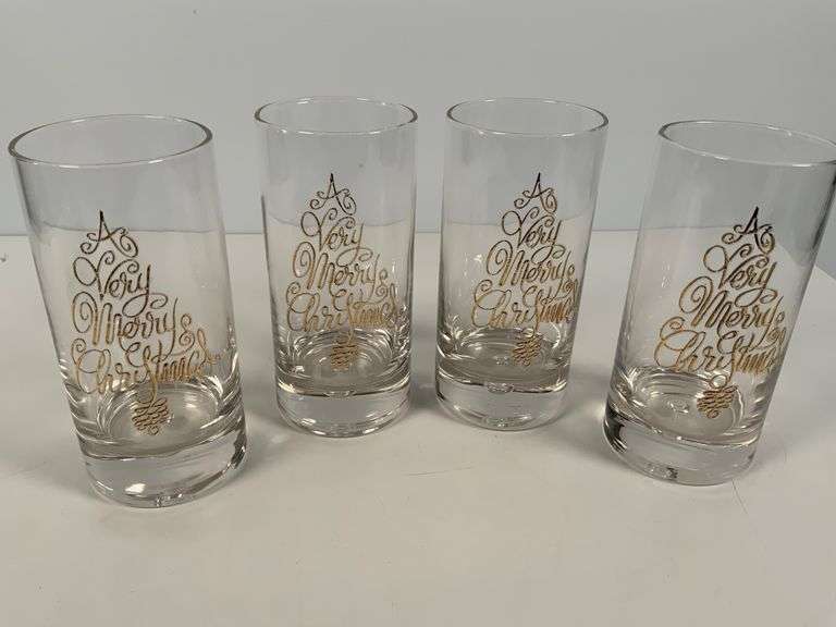 4 Clear Glasses with Gold ‘A Very Merry Christmas’ Design