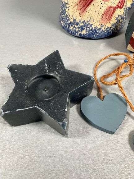 Americana-Themed Decorative Items