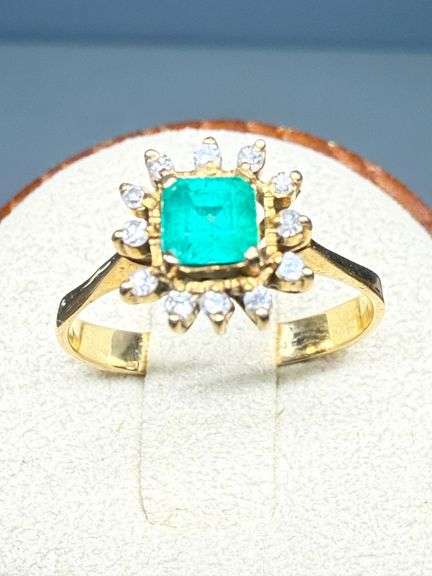 18K Yellow Gold Ring with Emerald and Diamond Accents