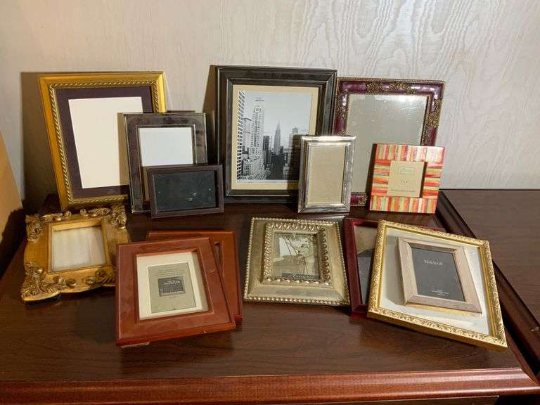 Photo Frames in Various Designs and Styles