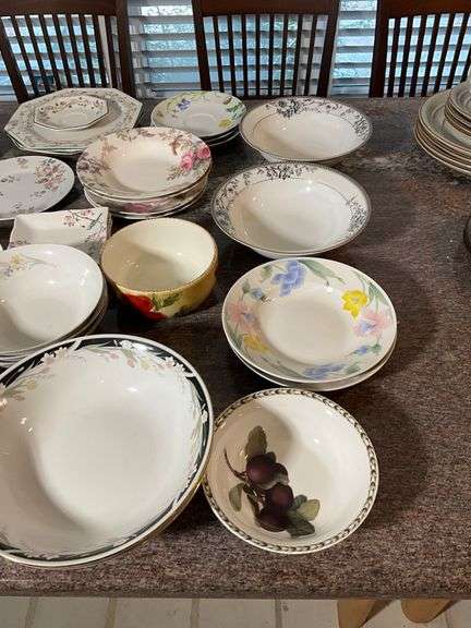 Fine China Dinnerware from Royal Albert, Crown Ming, V&A, and Nikko