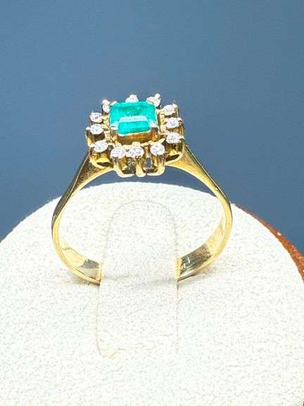 18K Yellow Gold Ring with Emerald and Diamond Accents
