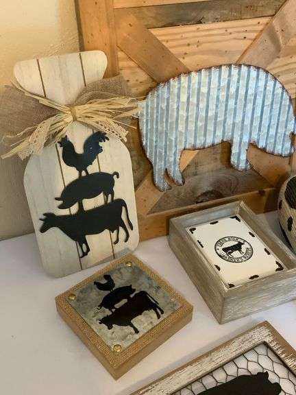 Farmhouse-Style Decor With Pig Artwork and Embellishments