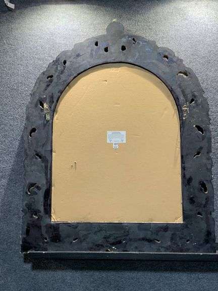 Ornately Carved Gilt Wall Mirror with Arched Design