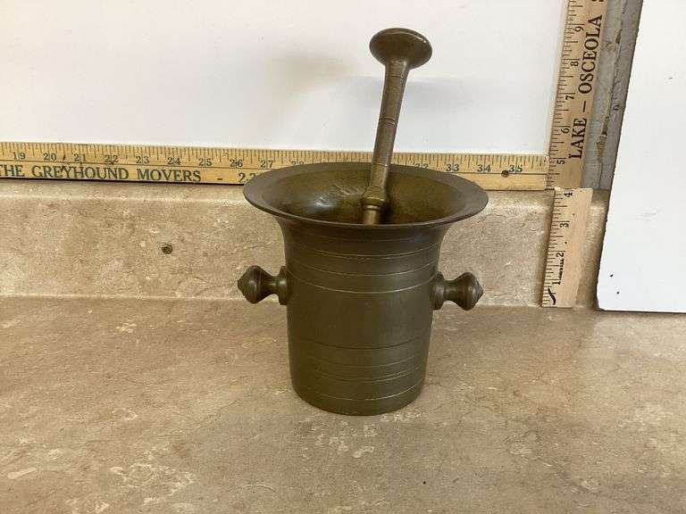 VINTAGE 5.5 LB BRASS MORTAR & PESTLE