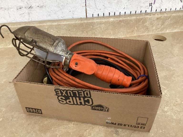 20fT EXTENSION CORD AND 20ft TROUBLE LIGHT