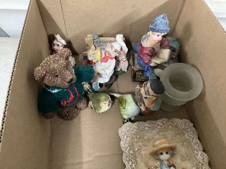 ANGLE TABLE LAMP AND VARIOUS KNICK KNACKS