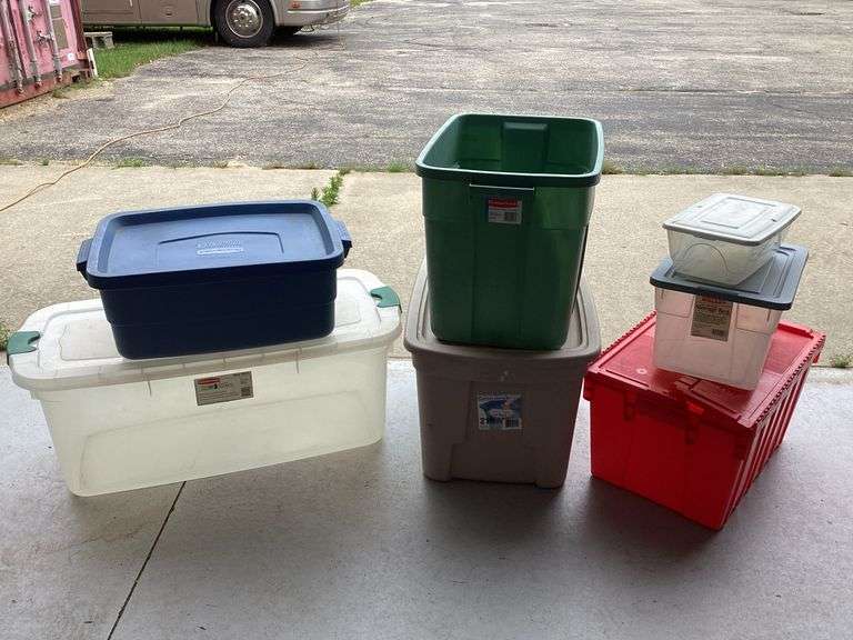 7 VARIOUS SIZE PLASTIC STORAGE BINS