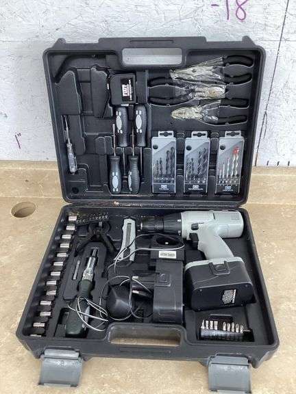 FIX-IT TOOLS SET WITH 2 BATTERIES AND CHARGER - WORKS GREAT