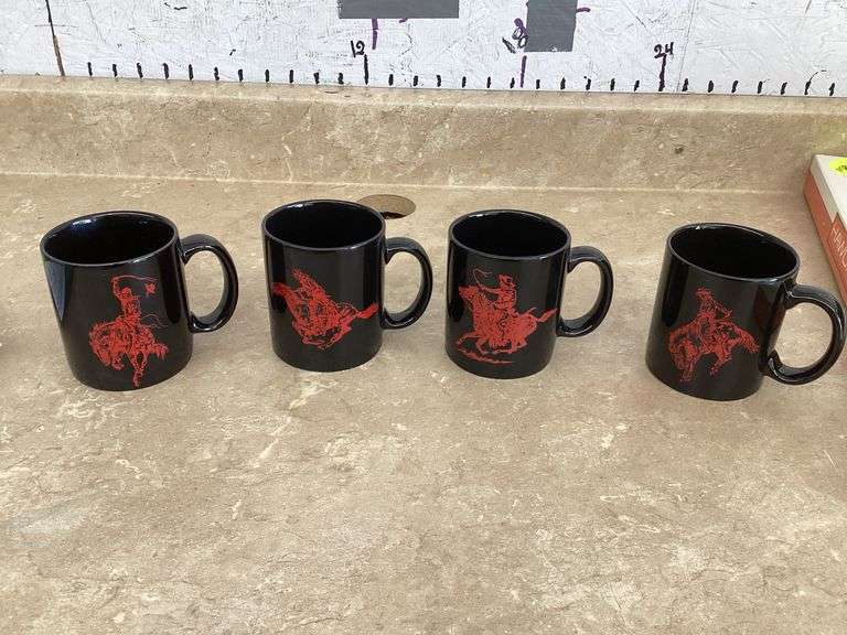VINTAGE SET OF 4 MARLBORO MUGS