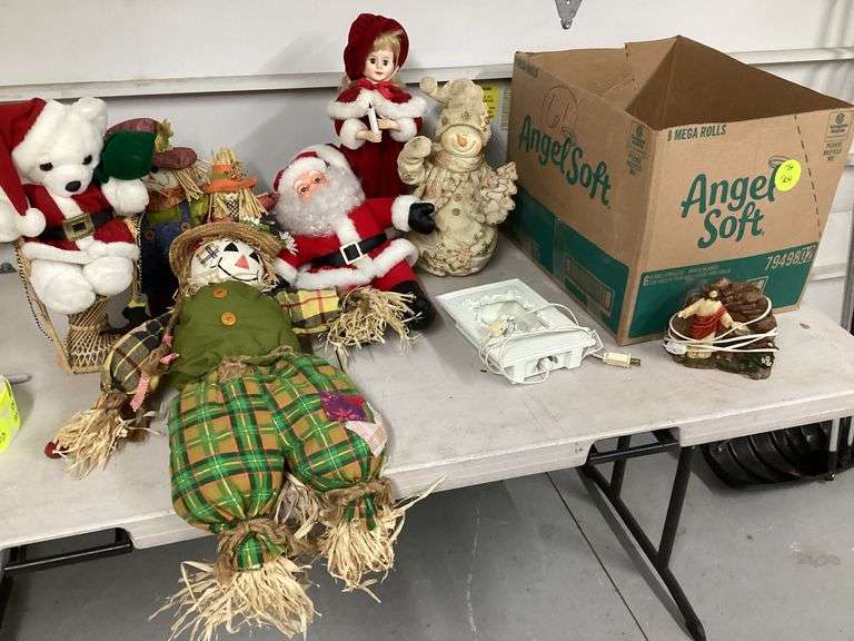 VARIOUS CHRISTMAS DECOR AND AUTUMN SCARECROWS
