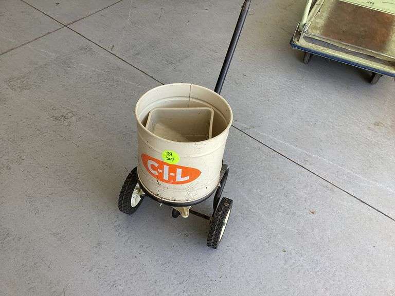 C-I-L SPREADER AND 1 HAND SPREADER