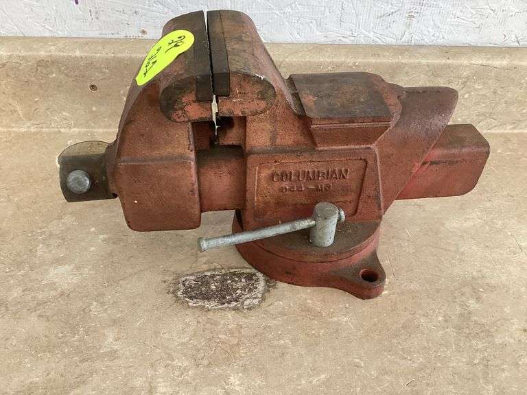 VINTAGE COLUMBIAN D44-M3 VISE MADE IN THE USA