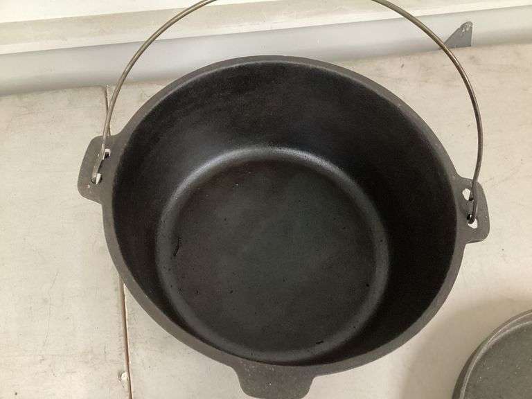 12" 3-FOOTED CAMPFIRE DUTCH OVEN KETTLE WITH LID