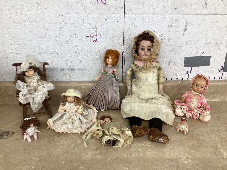 ANTIQUE PORCELAIN DOLL AND OTHER VINTAGE DOLLS