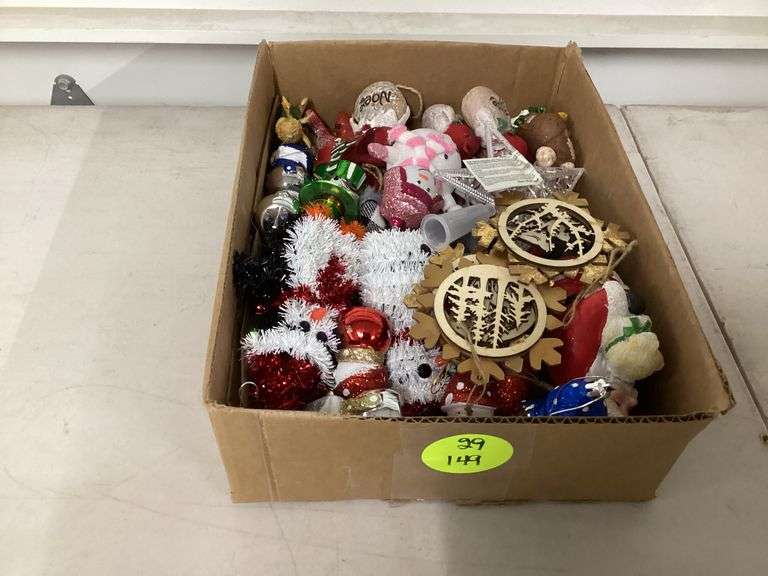 VARIOUS CHRISTMAS DECOR