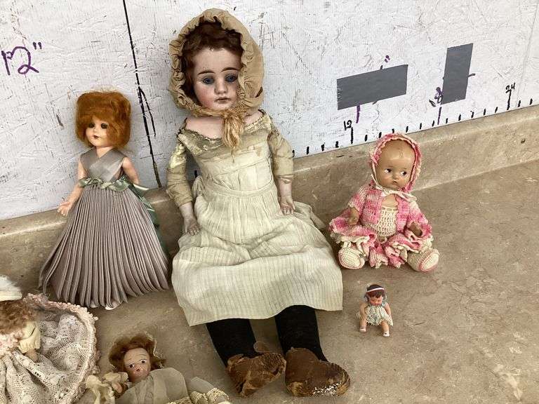 ANTIQUE PORCELAIN DOLL AND OTHER VINTAGE DOLLS