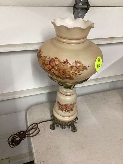 VINTAGE GLASS HURRICANE TABLE LAMP