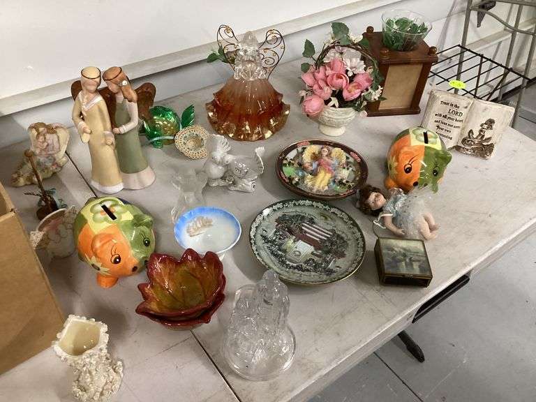 ANGELS AND ASSORTED DECOR