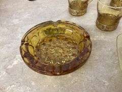 VINTAGE AMBER AND URANIUM GLASS ITEMS
