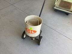 C-I-L SPREADER AND 1 HAND SPREADER