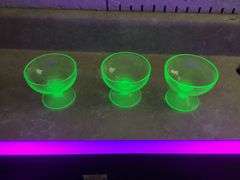 VINTAGE AMBER AND URANIUM GLASS ITEMS