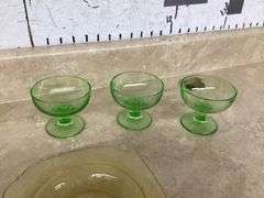 VINTAGE AMBER AND URANIUM GLASS ITEMS