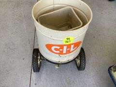 C-I-L SPREADER AND 1 HAND SPREADER