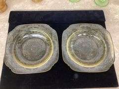 VINTAGE AMBER AND URANIUM GLASS ITEMS