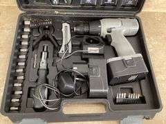 FIX-IT TOOLS SET WITH 2 BATTERIES AND CHARGER - WORKS GREAT