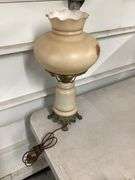 VINTAGE GLASS HURRICANE TABLE LAMP
