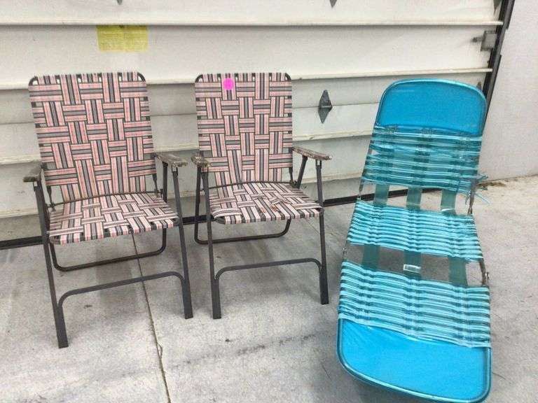 2 LAWN CHAIRS & LOUNGER