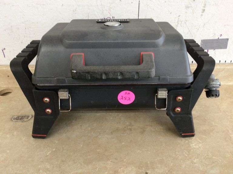 CHAR-BROIL PORTABLE GAS GRILL