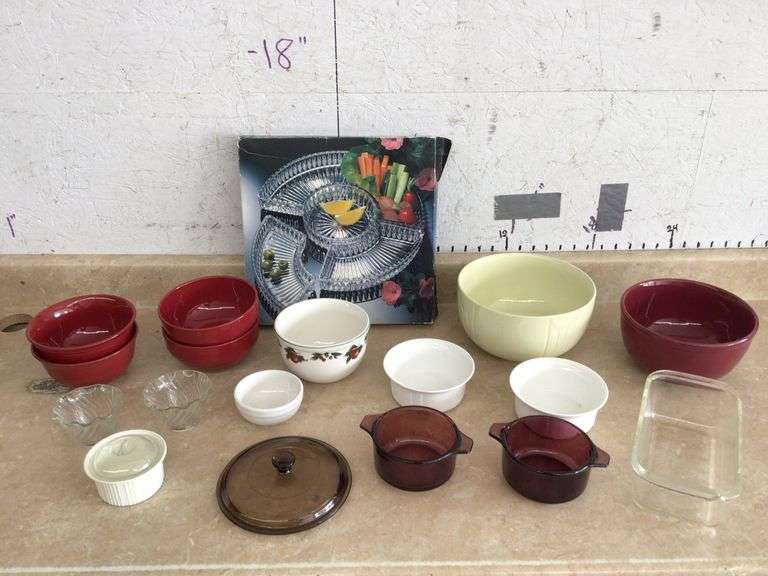 BOX OF BOWLS & BREAD PAN