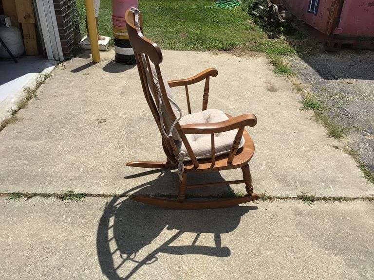 VINTAGE MAPLE ROCKING CHAIR WITH CUSHIONS